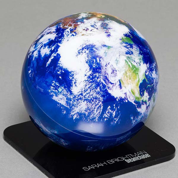 Sarah Brightman - Dreamchaser globe CD packaging